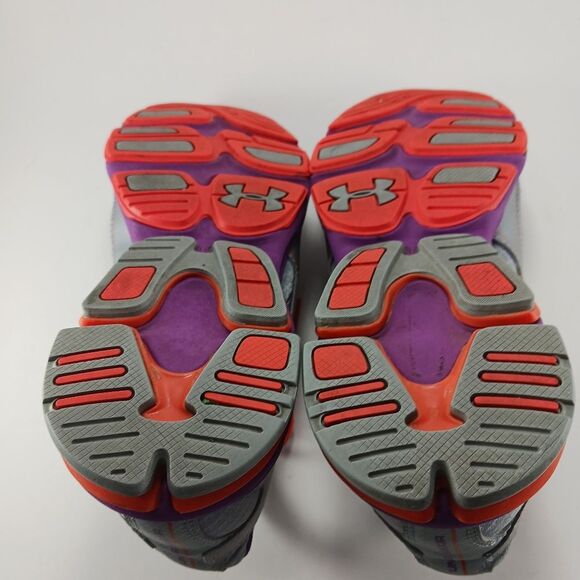 UnderArmour Silver Athletic Shoe 6.5Y. Fits like Women's 7.5. Silver. - Picture 12 of 12